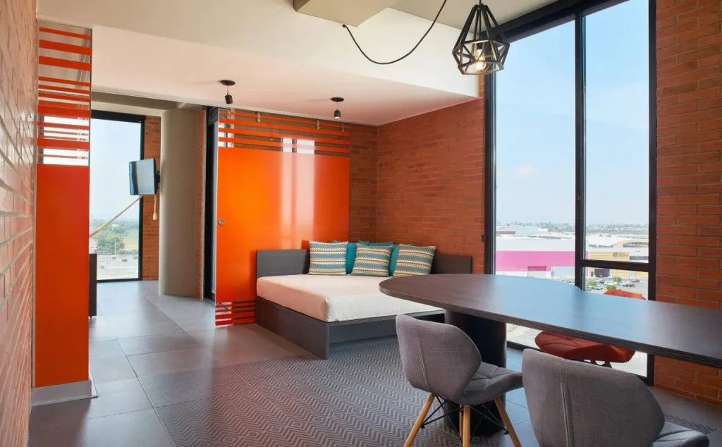 Aloft Celaya