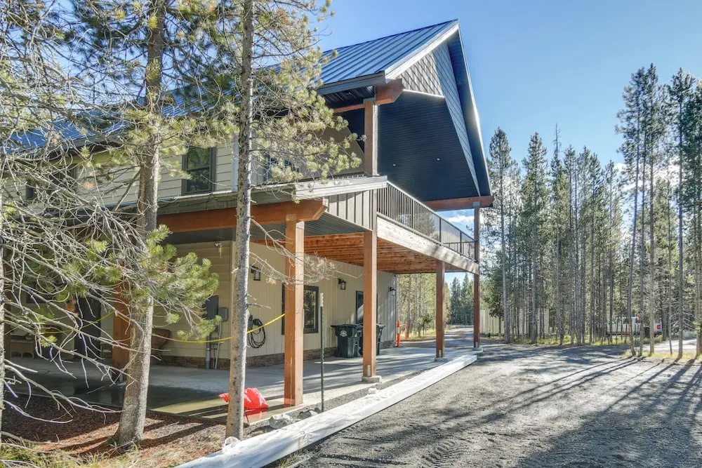 Outdoor Adventure Hub ~ 20 Miles to Yellowstone!