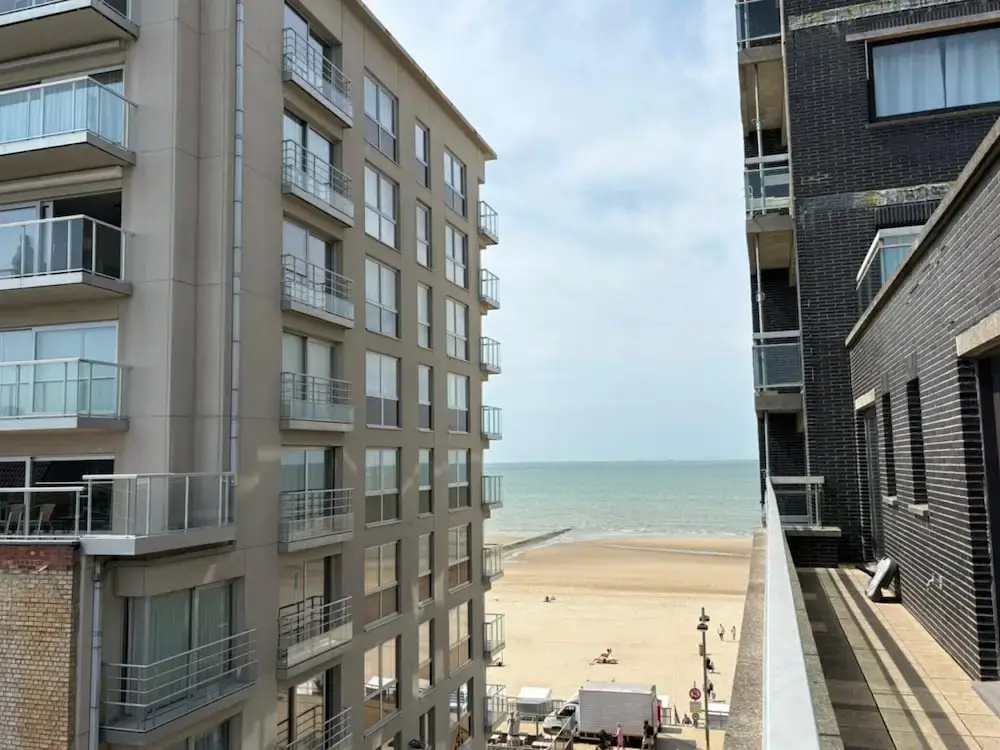 Stylish 3-bedroom Apartment With sea View