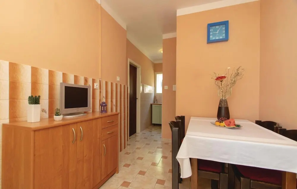 Beautiful Home In Gradina With Kitchen