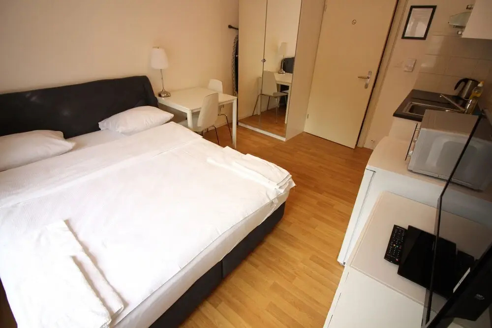 Rent a Home Delsbergerallee - Self Check-In