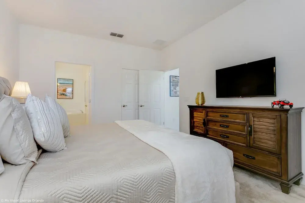 Fantastic Villa With Themed Rooms! Enjoy This Golf Community, Close to Parks. - 6bd, 5BA