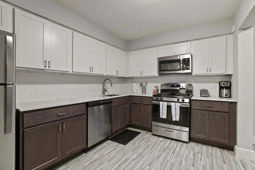 Modern 2BR 2BA Apartment With Pleasant Views