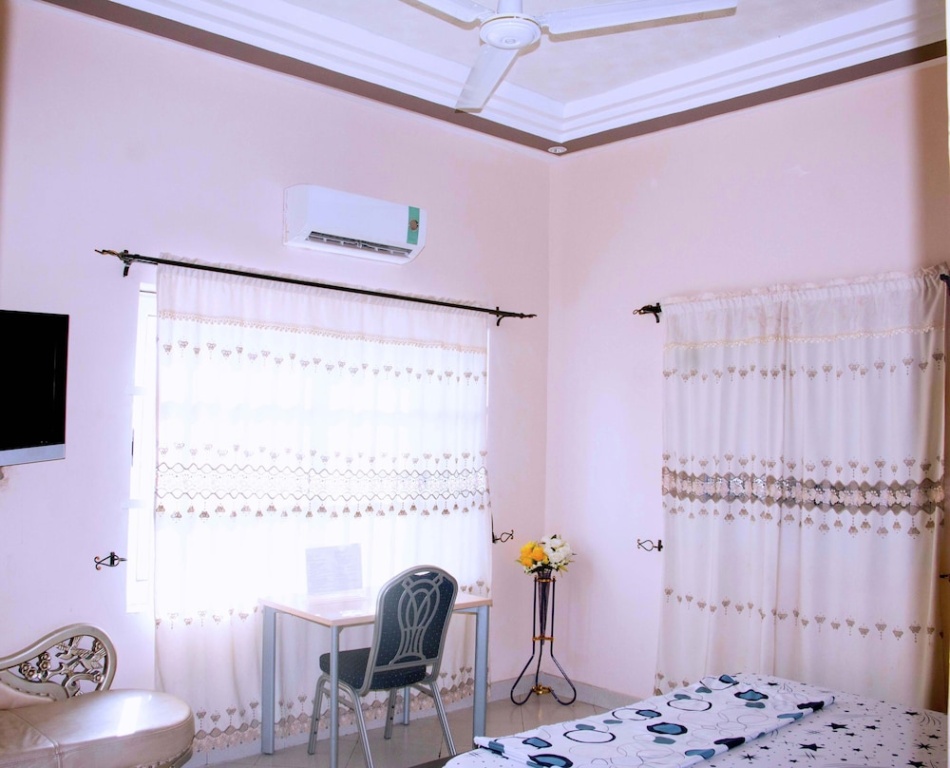 Nora Hotel