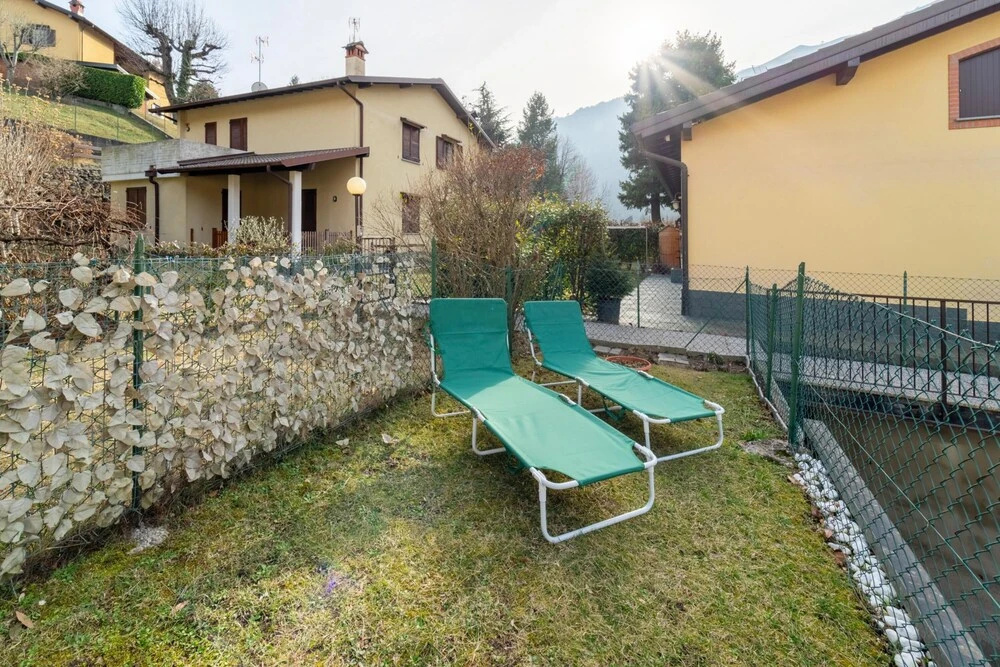 Scarlet Apartment With Garden by Wonderful Italy