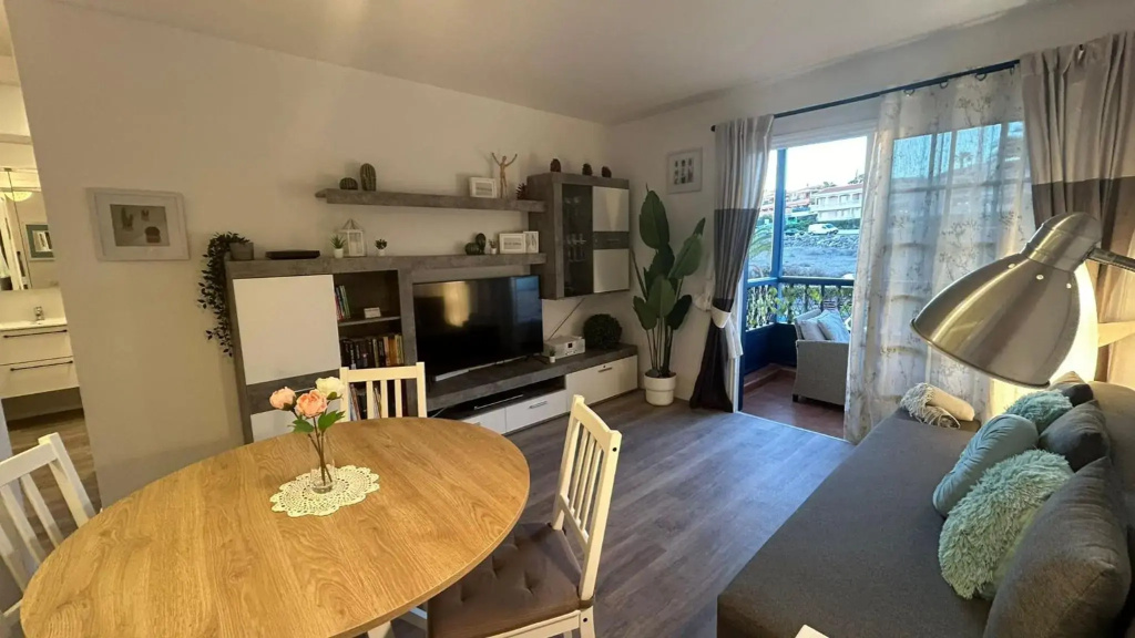 Hübsche Ferienwohnung mit 2 Schlafzimmern, Pool und WLAN, Strandnähe