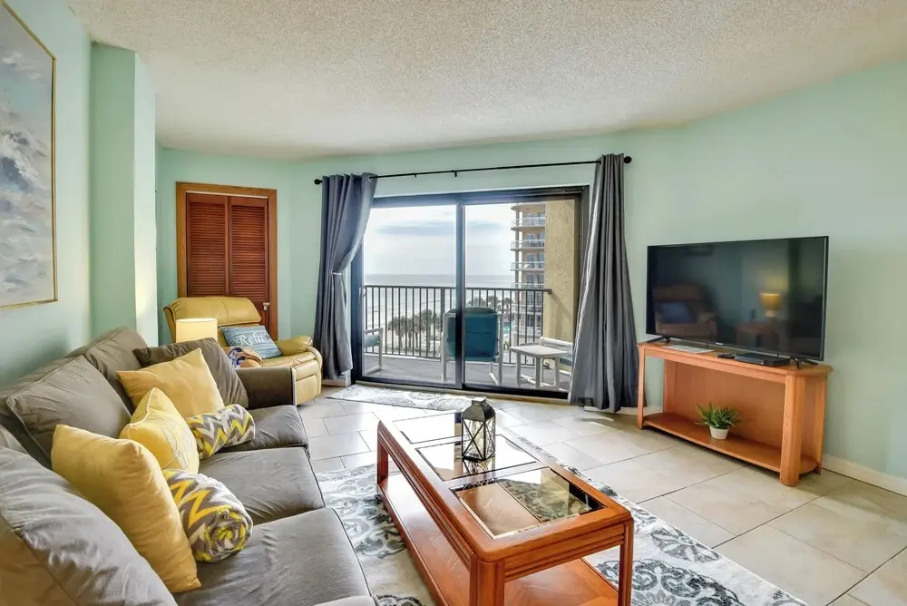 Ocean-view Condo w/ Balcony on Daytona Beach!