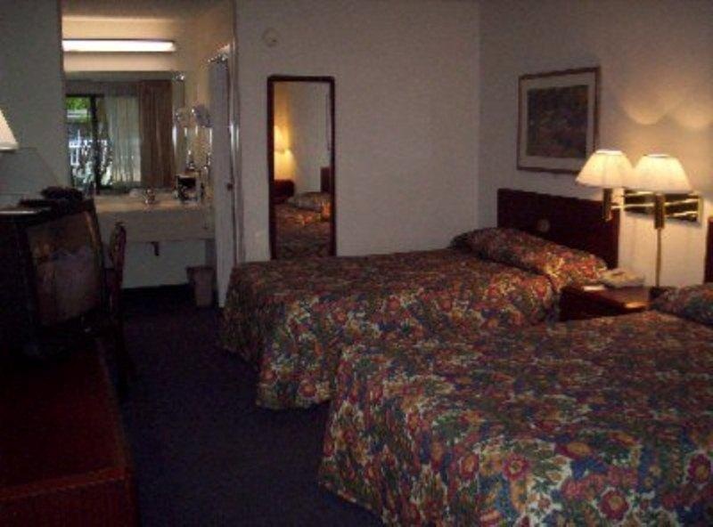 Brookwood Inn