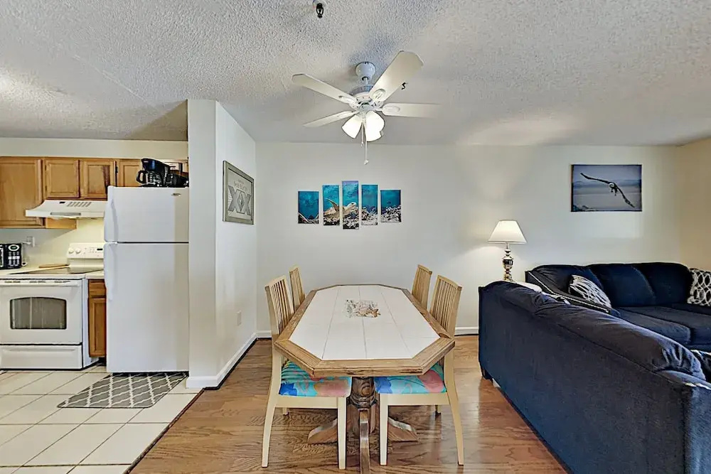 Beautiful Steps To The Beach 2 Bedroom Condo