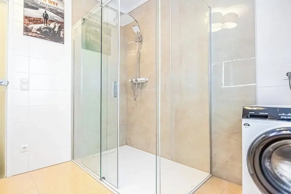 Amazing 2BR 1LR Apt Near Donaustadt