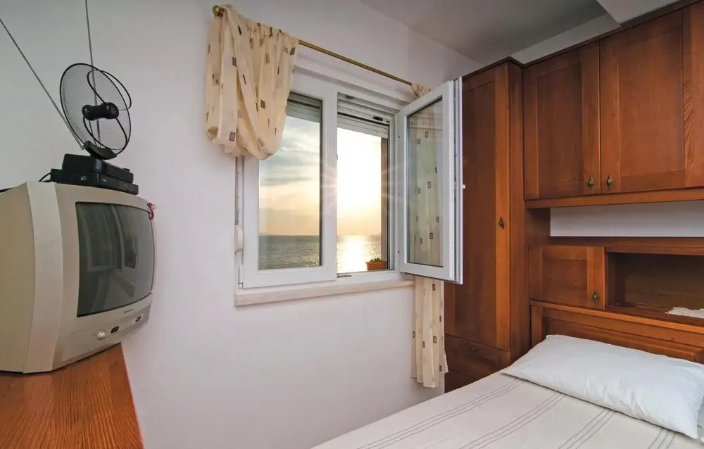 Amazing Home in Podstrana With Wifi and 2 Bedrooms
