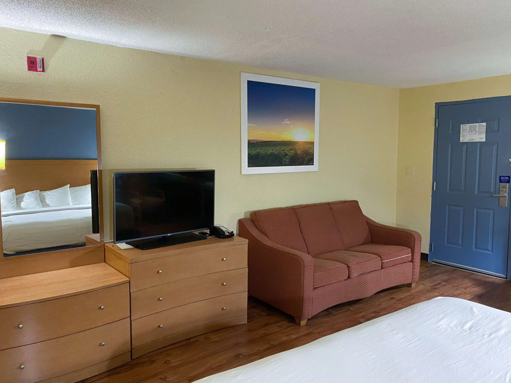 Studio 6 Extended Stay - Savannah, GA - Gateway & I-95