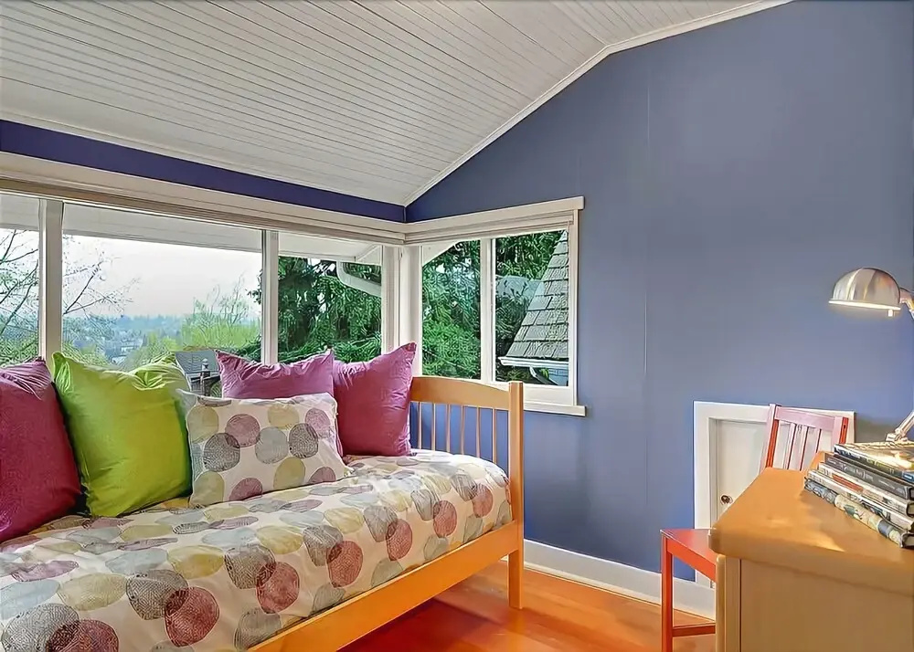 Ravenna Farm House - Four Bedroom Home with Fireplace