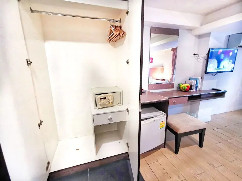Scandia Beach Hotel - Soi 7 Best Location - 200m to Beach next to Food Market