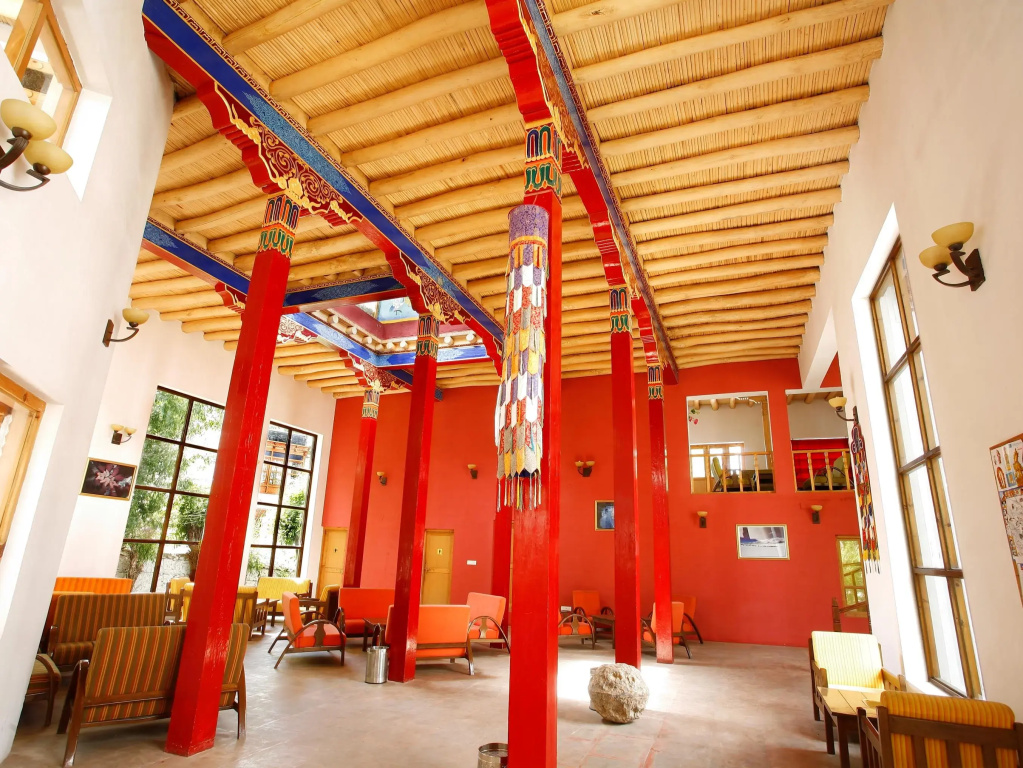 Lha - Ri - Sa Resort