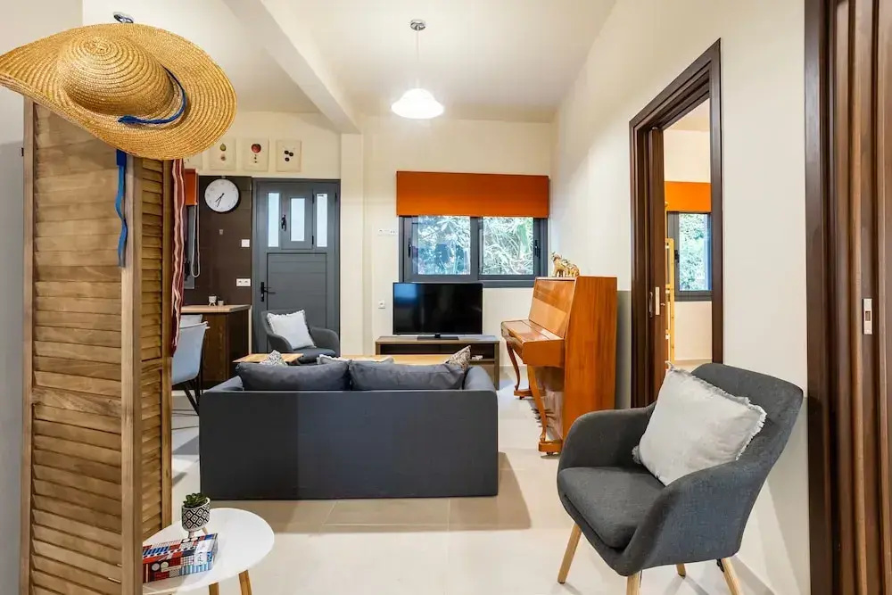 Jeannette s Seaside Getaway - Kalamata Urban Gem