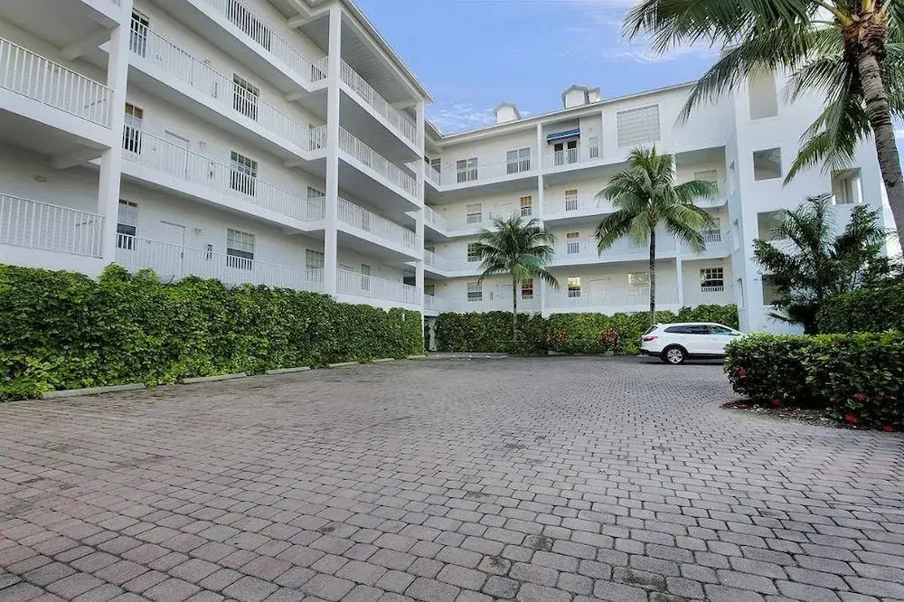 Palm St Condo