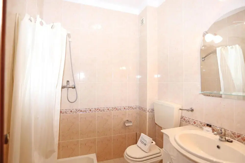 EE 02 - Bedroom 2 in Rossio Entrance Guesthouse