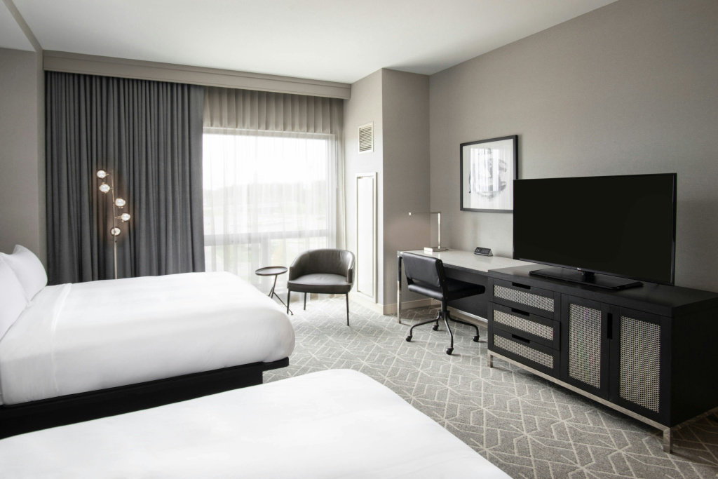 Renaissance by Marriott Boston Patriot Place Hotel