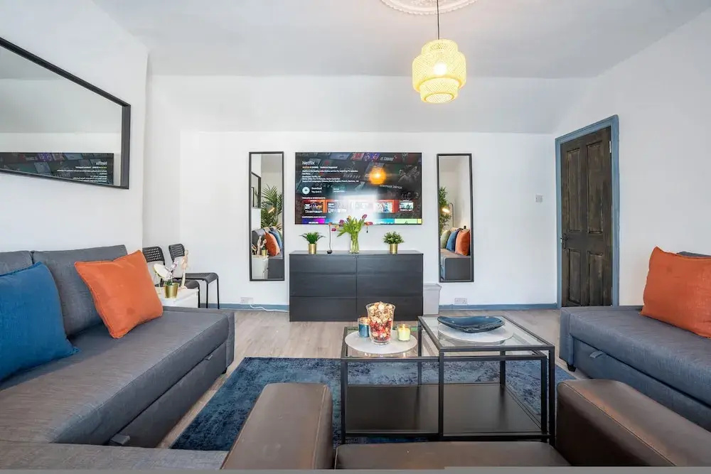 Spacious 2BR Maisonette 2 Baths Huge Lounge