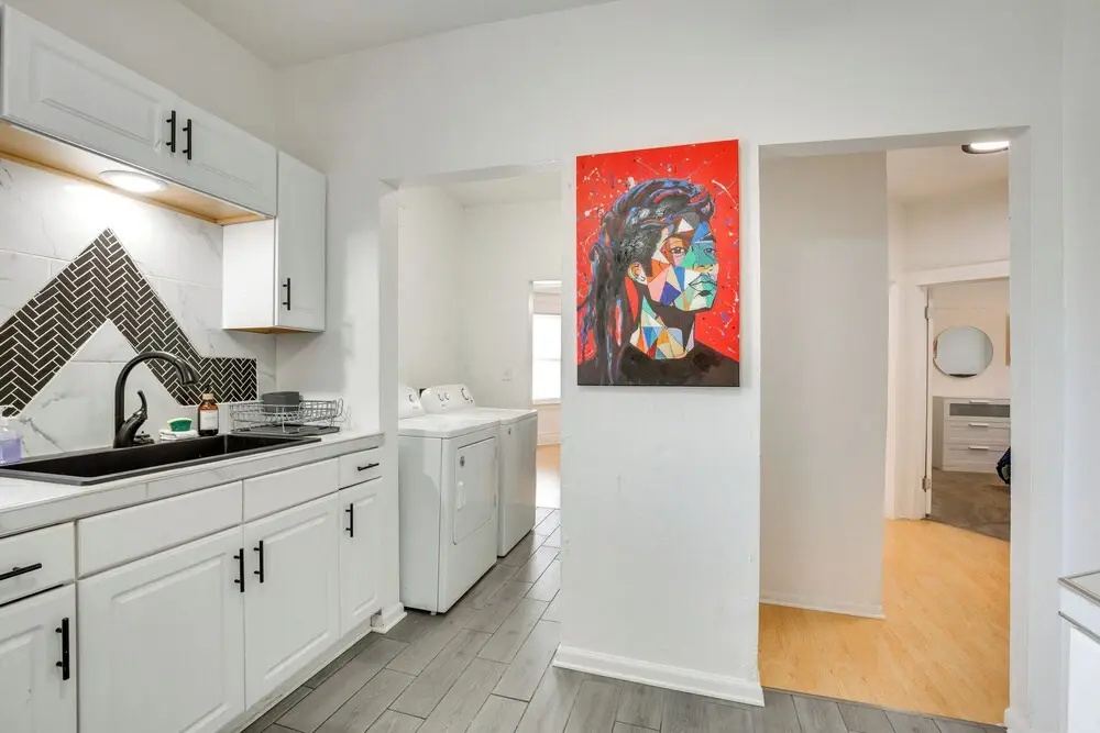 Luxurious 2BR Kansas City Condo Near Downtown