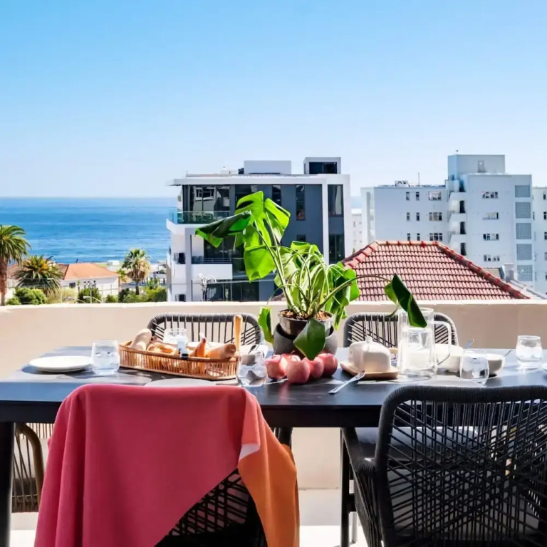 Unwind at Contemporary Alanda Apartment