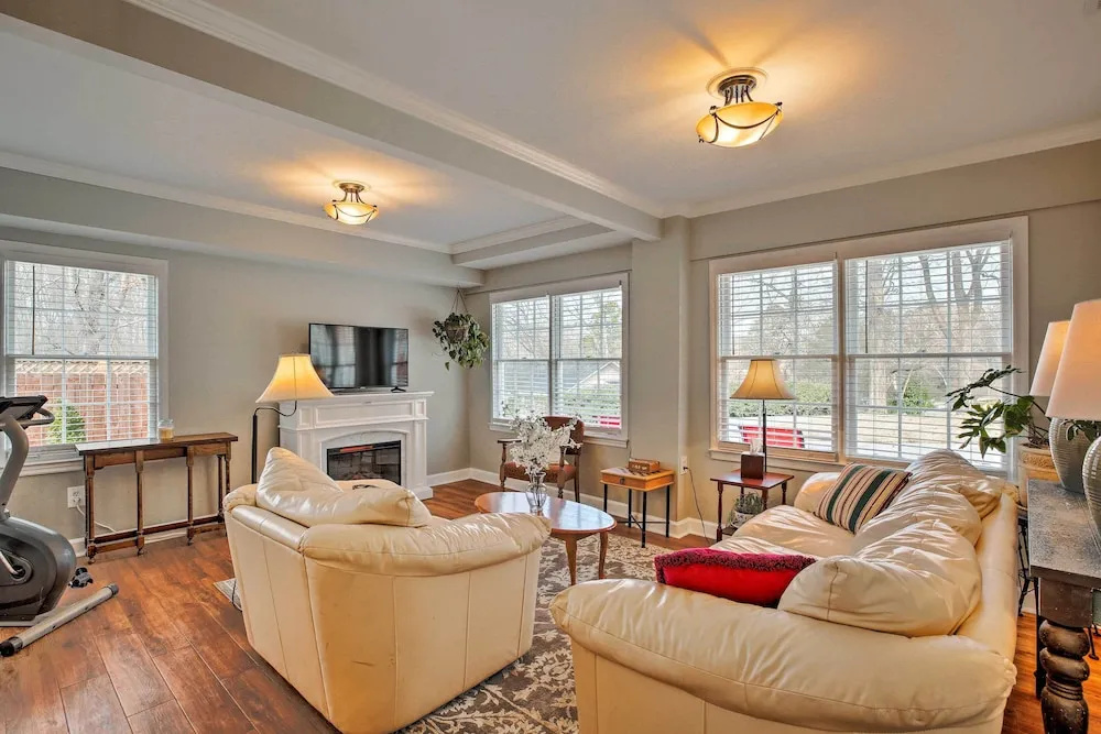 Cheery Cottage w/ Yard < 1 Mile to Marietta Square