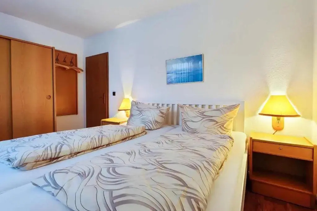 Ferienwohnung-24-in-der-Residenz-Meeresbrandung-mit-Meerblick