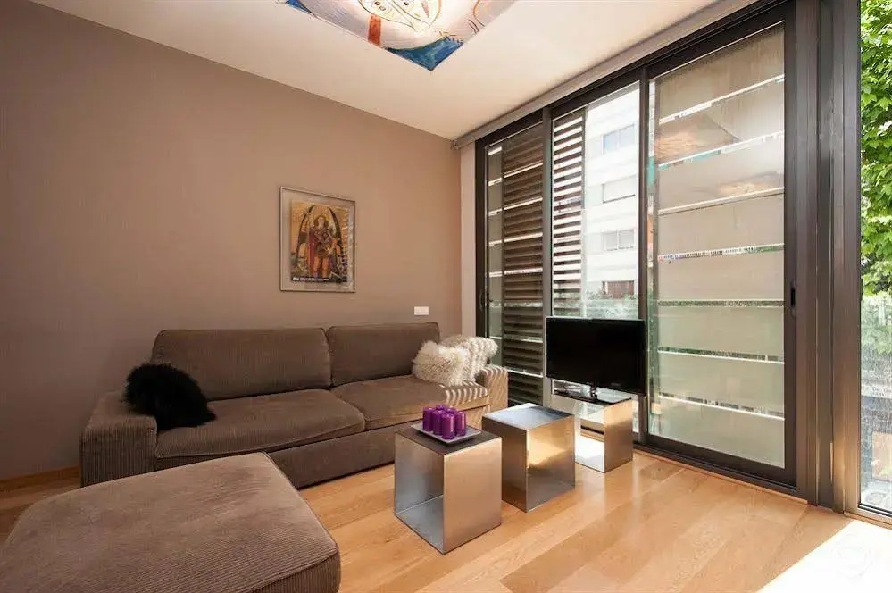 Sagrada Familia Area Pool Apartments