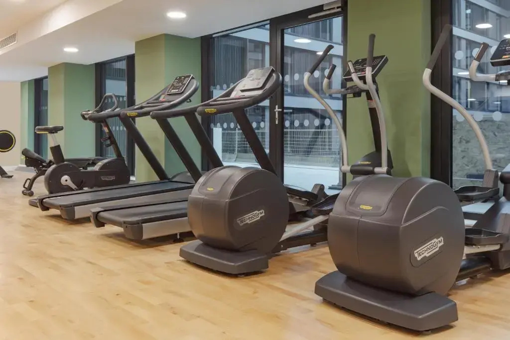 Holiday Inn London Heathrow - Bath Road by IHG