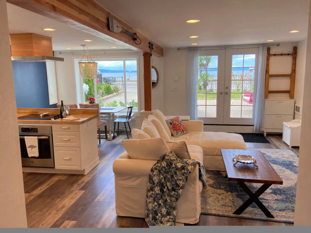 2BR 2BA Alki Beach Waterfront Retreat Extended Stay