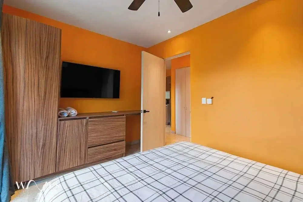 1 Br. LX Amenities Prime Location