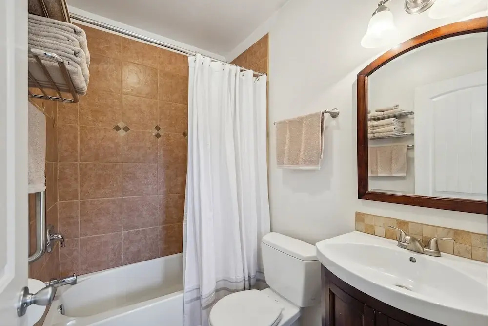 Charming Retreat On West Quince Street 2 Bedroom Condo by RedAwning