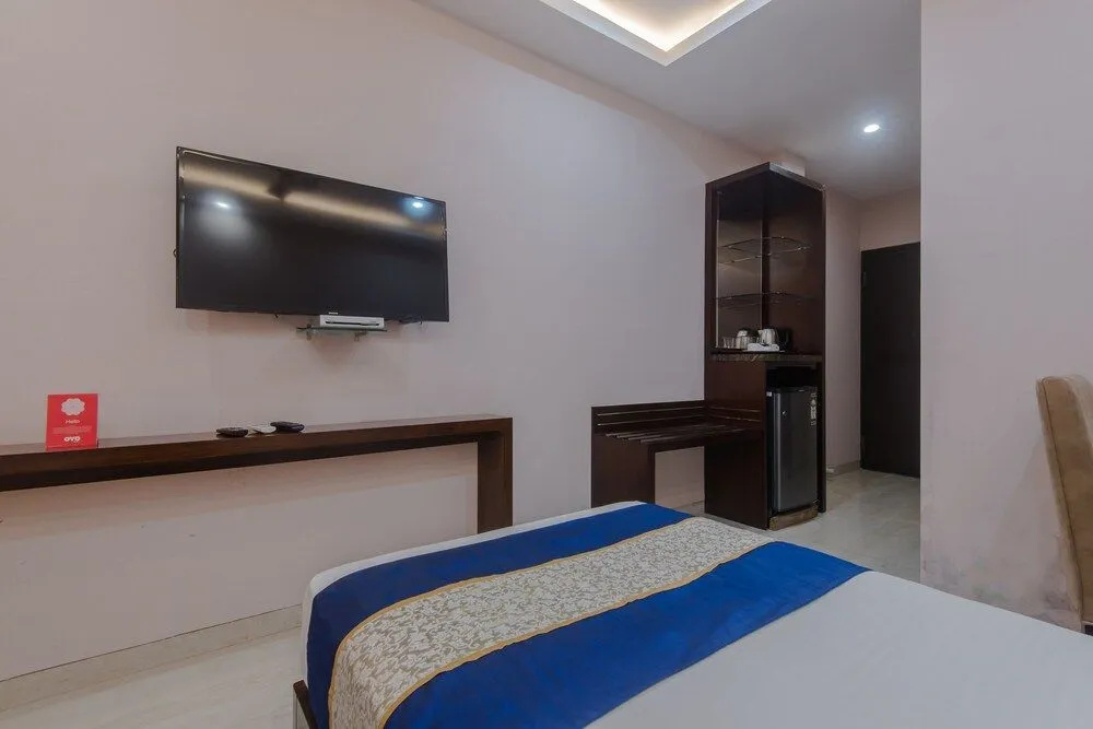OYO Flagship 15439 Colaba