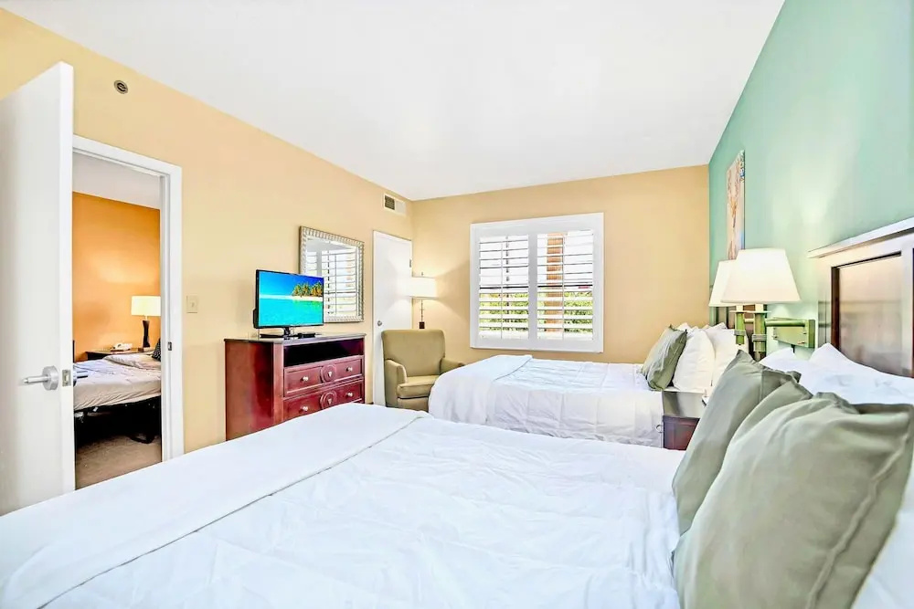 Modern 2 Queen Beds Suite Close to Disney