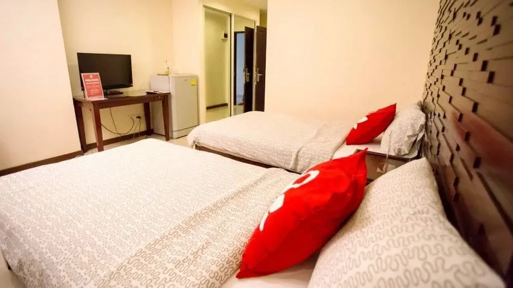 ZEN Rooms Royal Bee