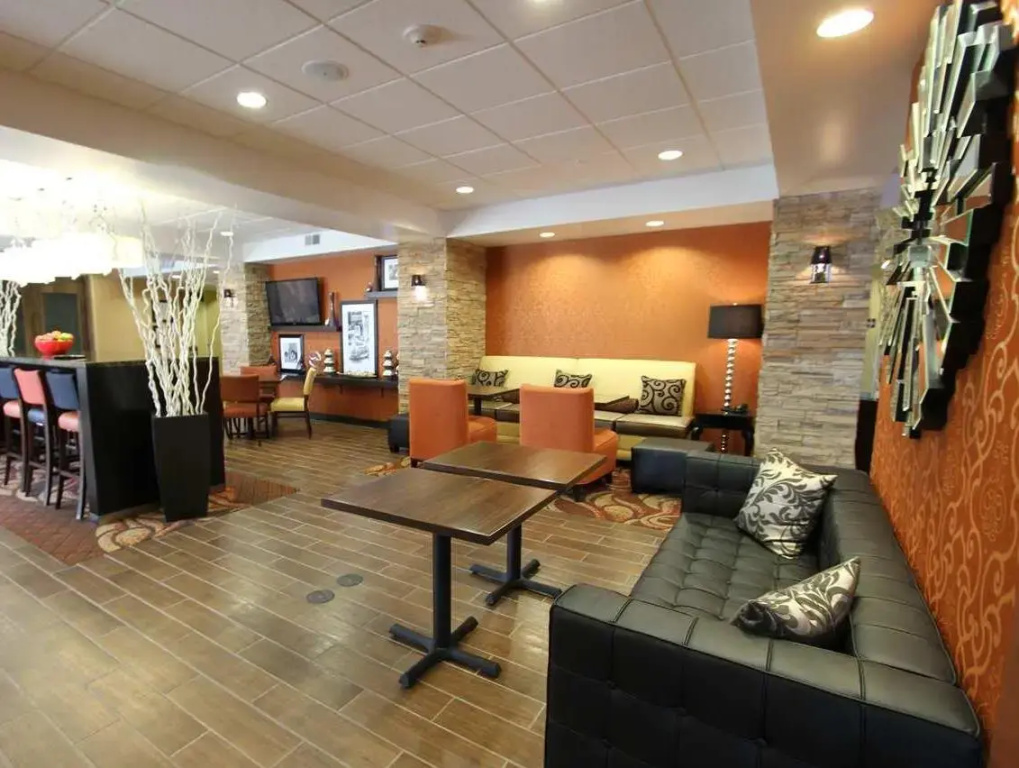 Hampton Inn Clinton, IA