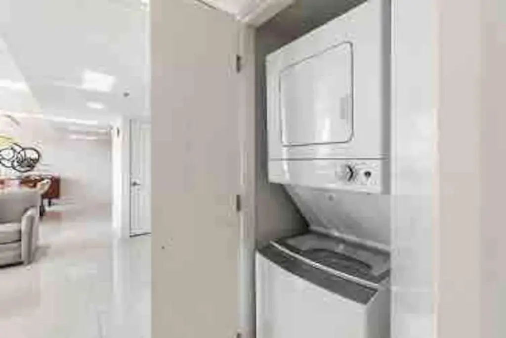 Bahia Mar Solare Tower 6th floor Bayview Condo 2bd 2ba with Pools and Hot tubs
