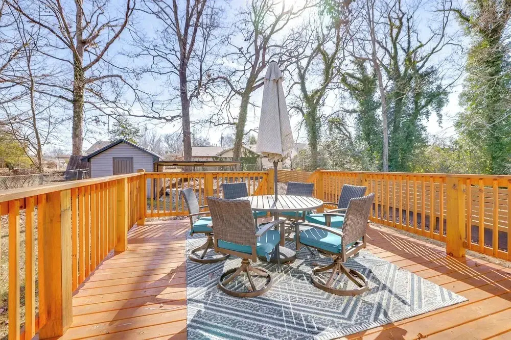 4 Mi to Liberty Bridge: Greenville Getaway w/ Deck