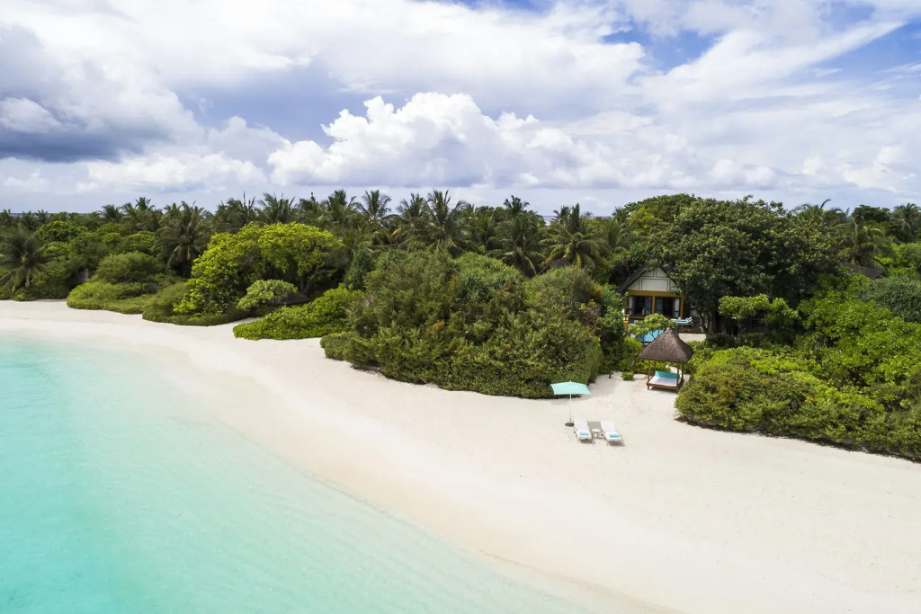 Four Seasons Resort Maldives at Landaa Giraavaru