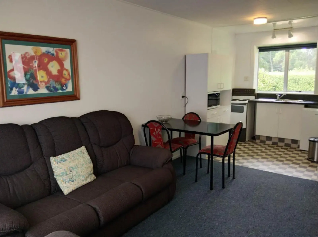 Queens Park Motels