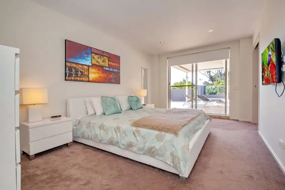 Mantra Aqua, Penthouse 83/1A Tomaree Street