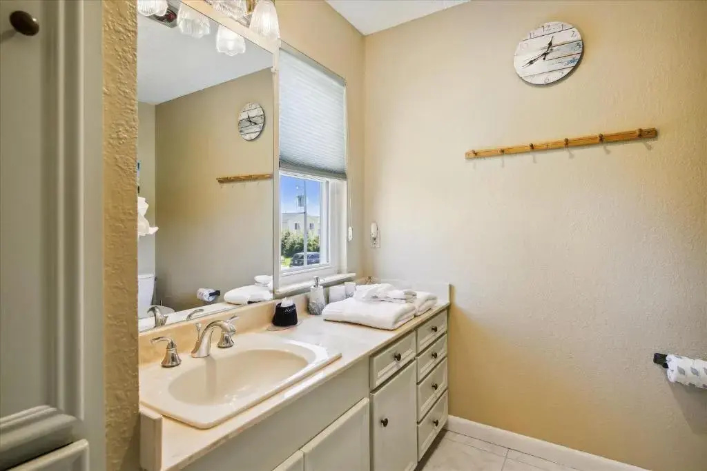 Canal Breeze by Ryson Vacation Rentals