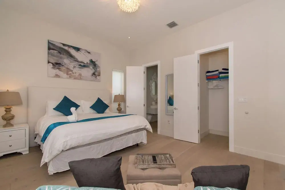 Luxurious Beach Retreat w/ Heated Pool&basketball