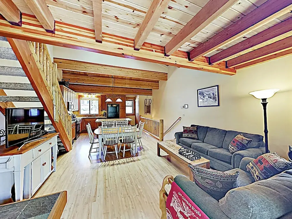 New Listing! Creekside Townhome Near Northstar Townhouse