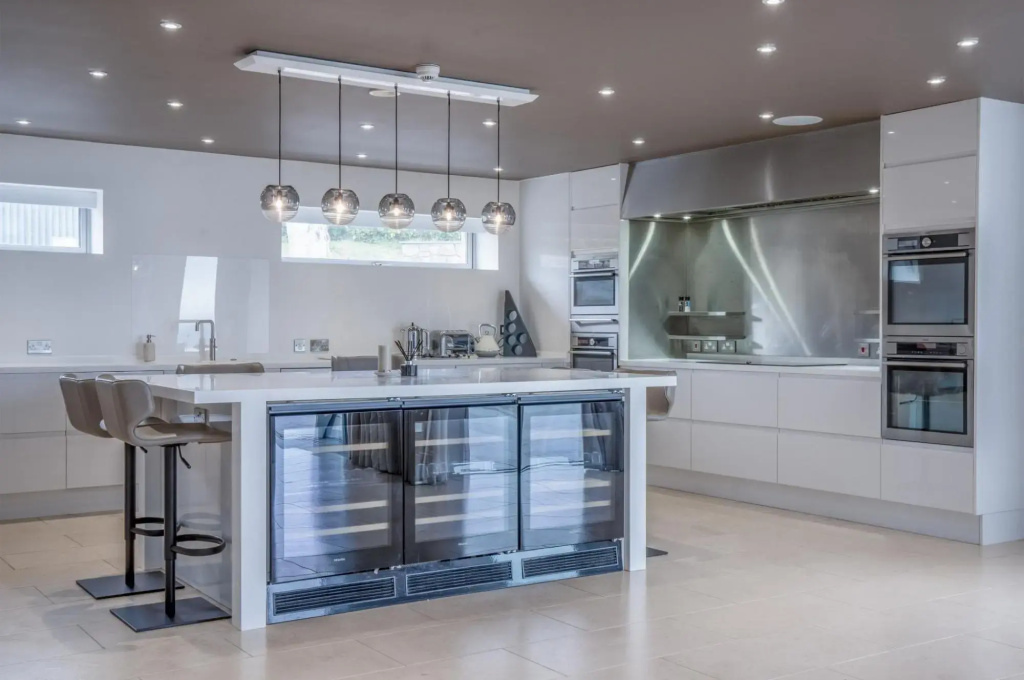 Bryn House - Luxurious 5 Bedroom Holiday Home - Penmaen
