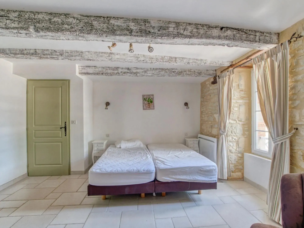 Alluring Holiday Home in Dégagnac with Heated Pool