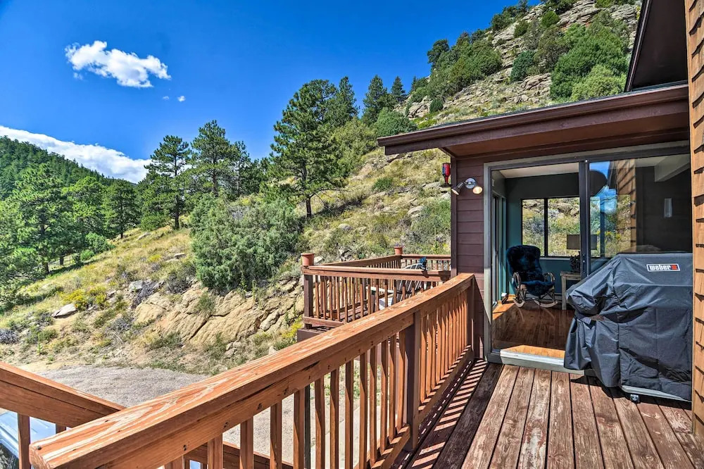 Idyllic Cabin w/ Grill & Panoramic Mtn Views!