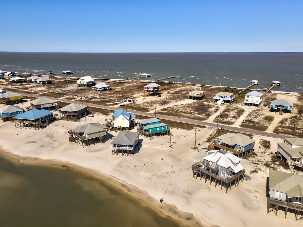 Lazy Daze Beach House - 105 Strand Ct 3 Bedroom Home by RedAwning