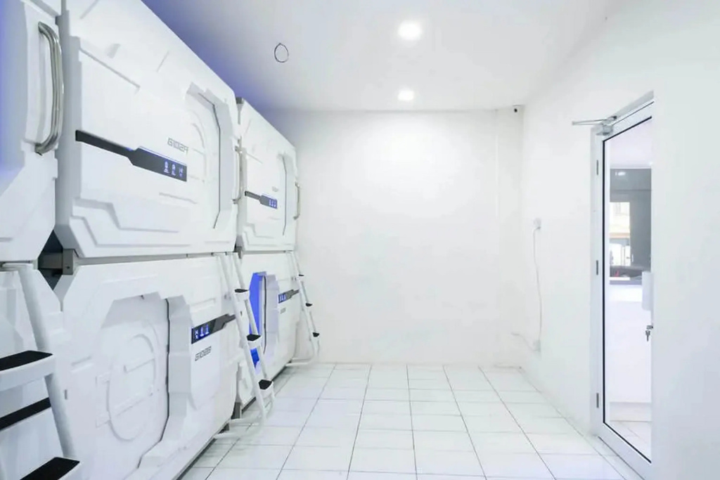 RedDoorz Hostel near Taman Puring